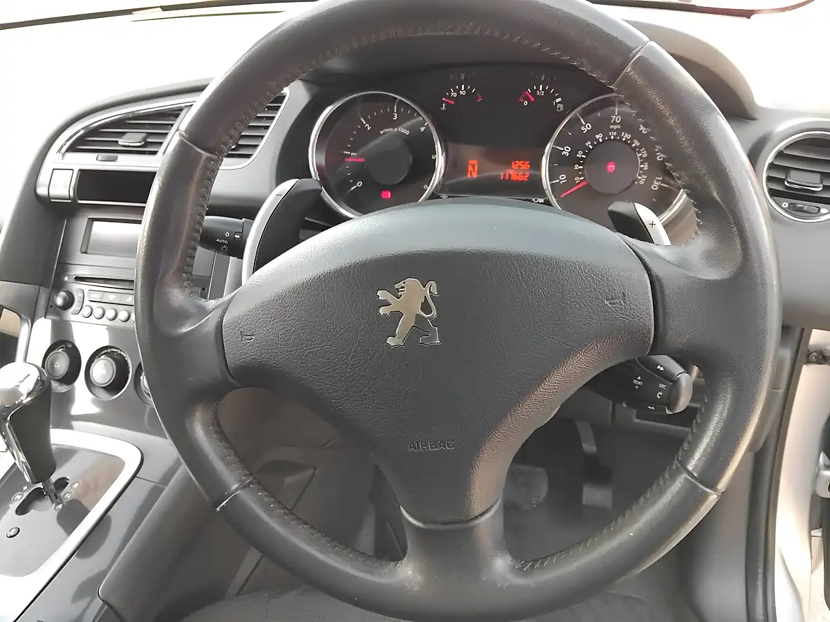 Used 2013 Peugeot 3008 Active Silver - Interior and Exterior details 17