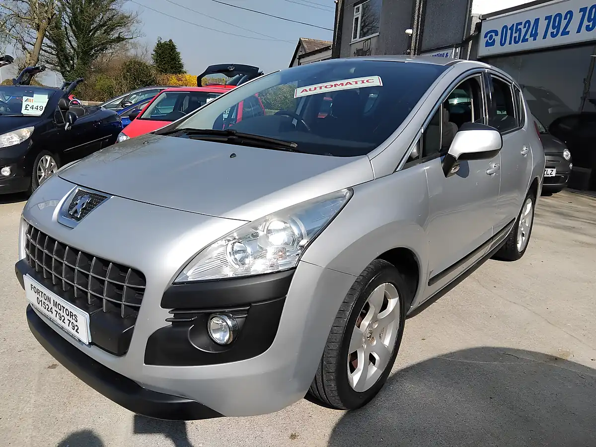 Used 2013 Peugeot 3008 Active Silver - Interior and Exterior details 4