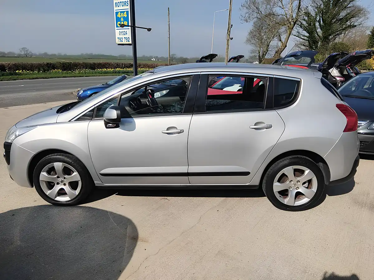 Used 2013 Peugeot 3008 Active Silver - Interior and Exterior details 5