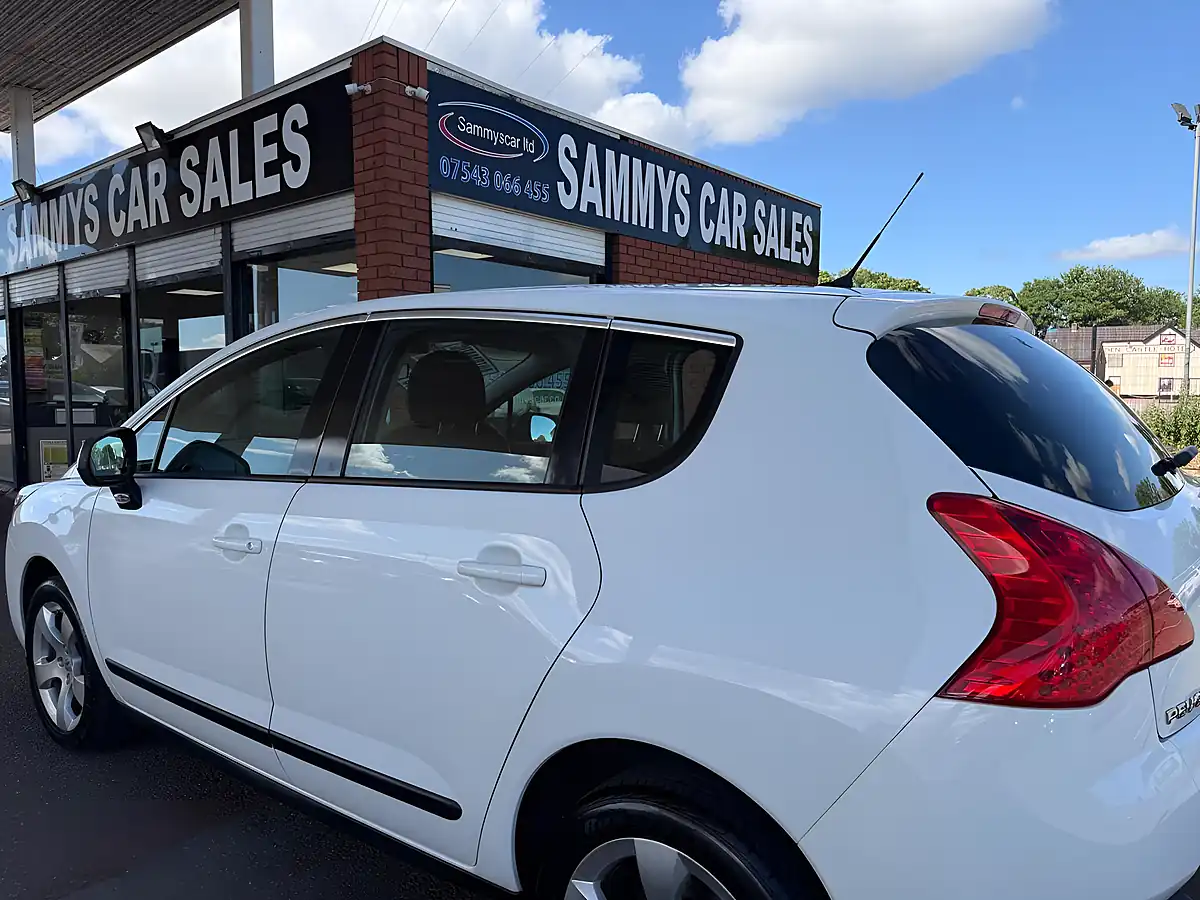Used 2013 Peugeot 3008 Active White - Interior and Exterior details 11