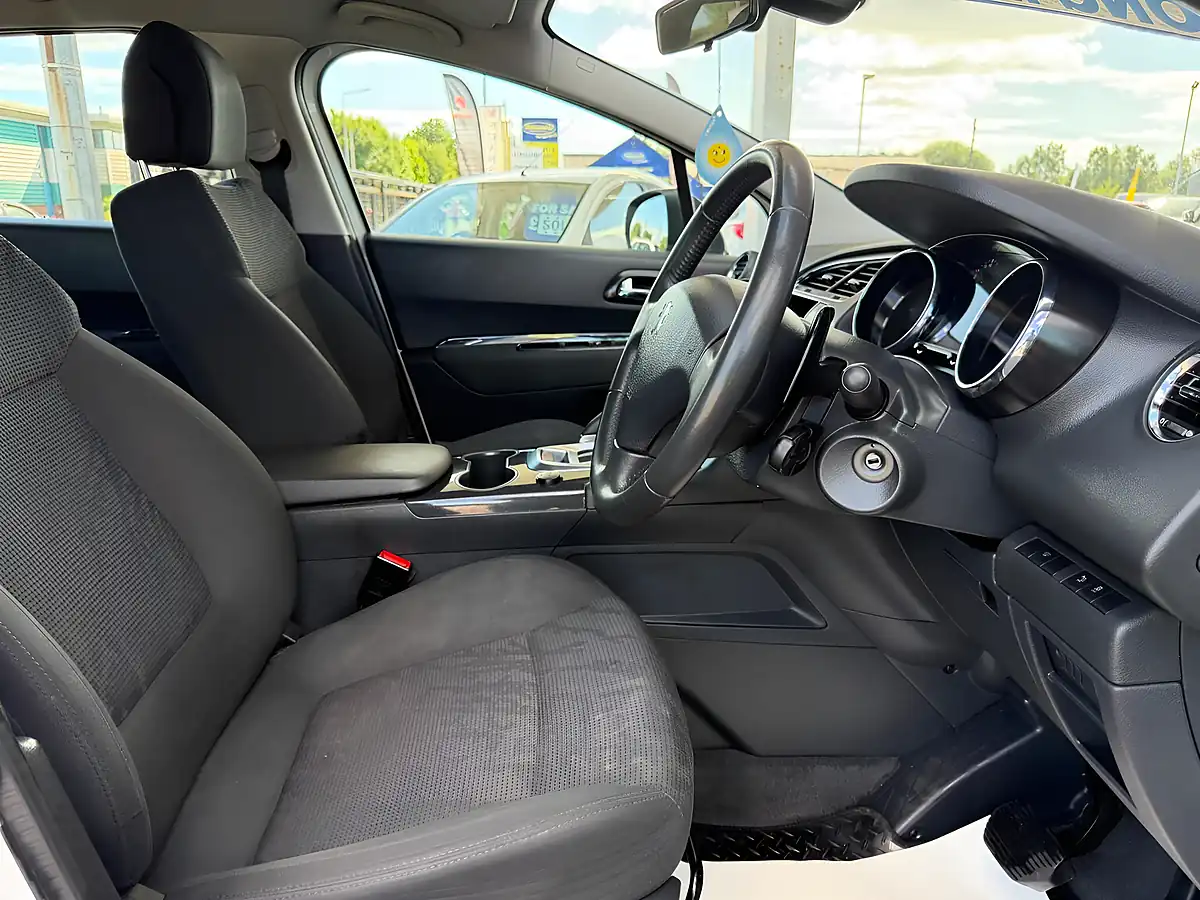 Used 2013 Peugeot 3008 Active White - Interior and Exterior details 12