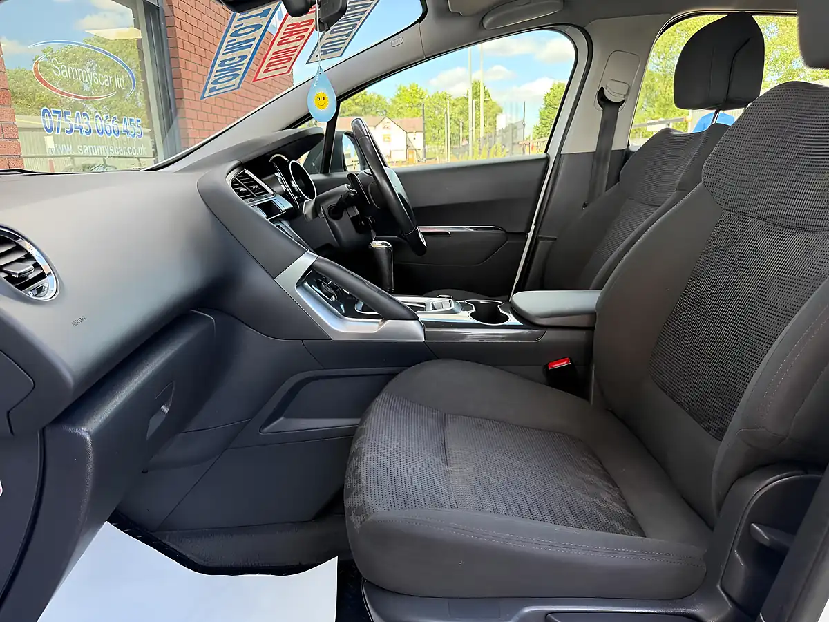 Used 2013 Peugeot 3008 Active White - Interior and Exterior details 13