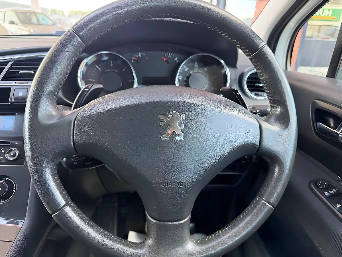 Used 2013 Peugeot 3008 Active White - Interior and Exterior details 15