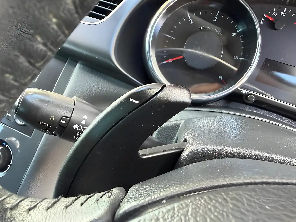 Used 2013 Peugeot 3008 Active White - Interior and Exterior details 16