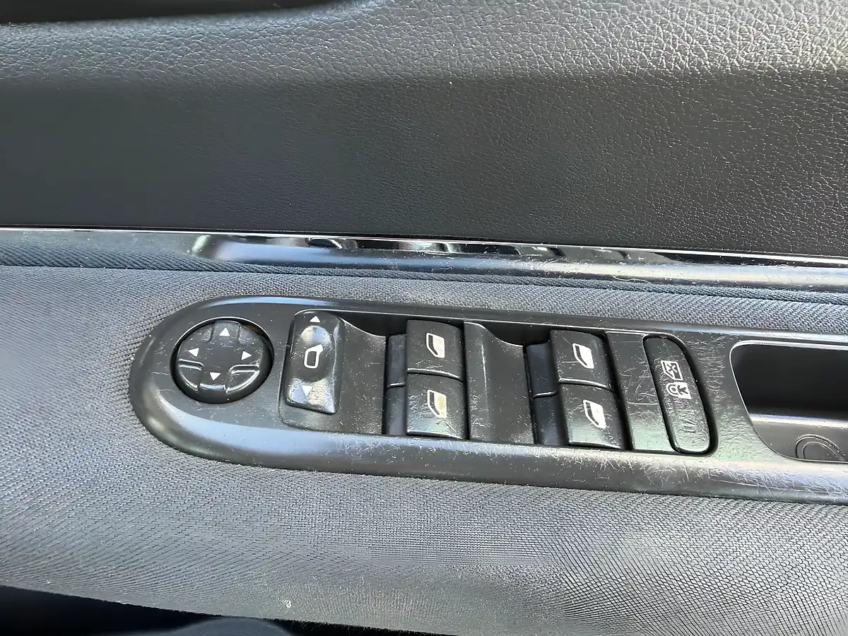 Used 2013 Peugeot 3008 Active White - Interior and Exterior details 17