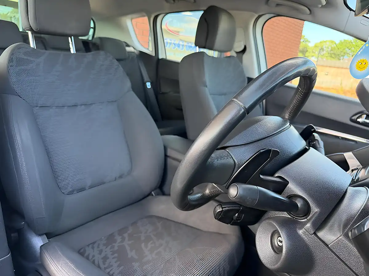 Used 2013 Peugeot 3008 Active White - Interior and Exterior details 18