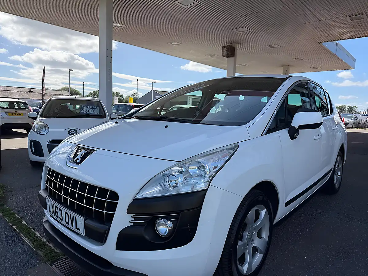 Used 2013 Peugeot 3008 Active White - Interior and Exterior details 2