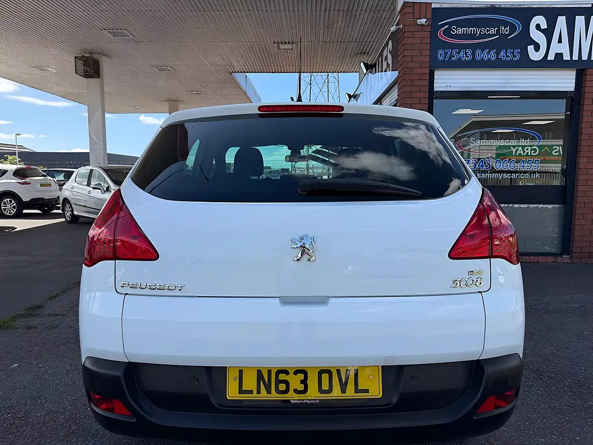 Used 2013 Peugeot 3008 Active White - Interior and Exterior details 4