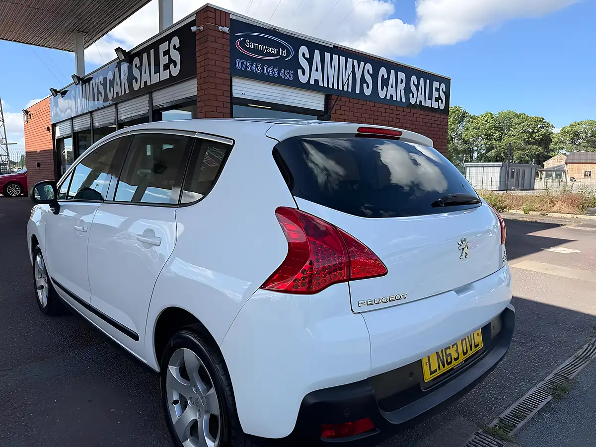 Used 2013 Peugeot 3008 Active White - Interior and Exterior details 5