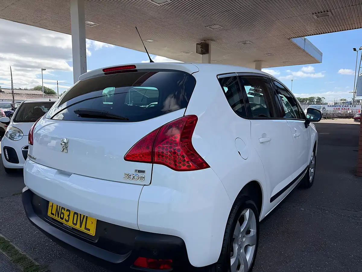 Used 2013 Peugeot 3008 Active White - Interior and Exterior details 6