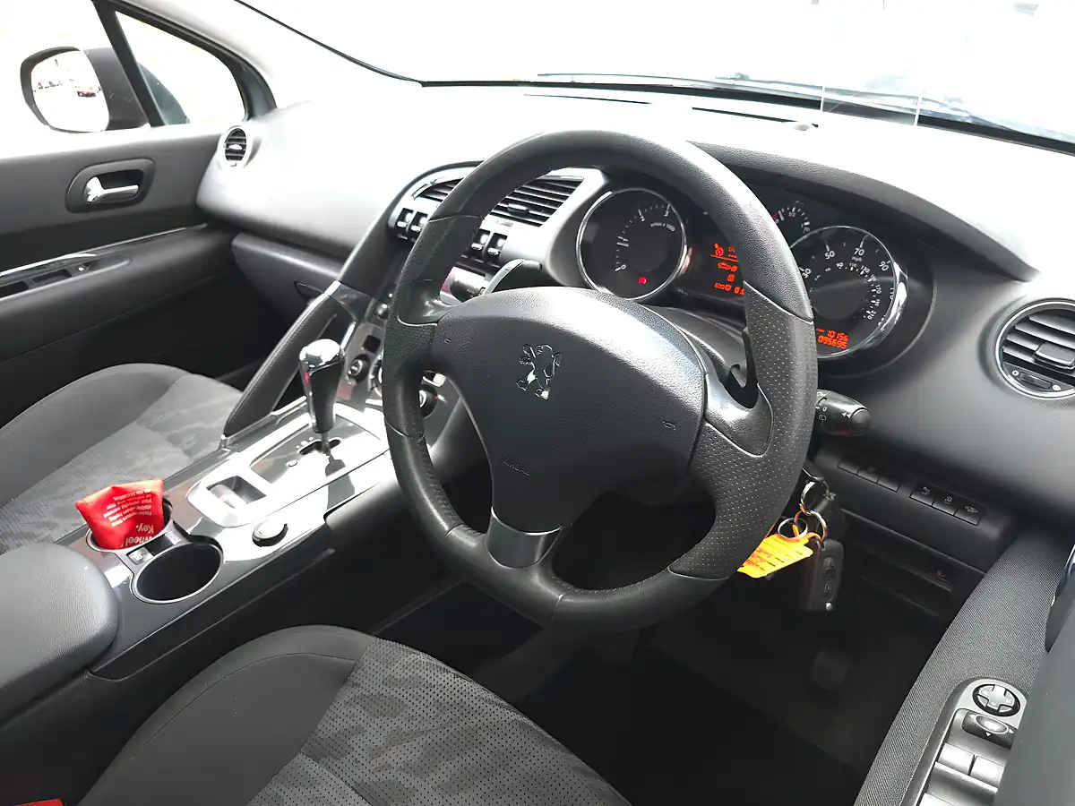 Used 2013 Peugeot 3008 Allure Egc Grey - Interior and Exterior details 10