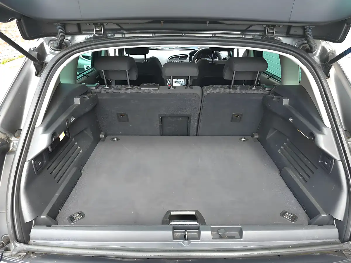 Used 2013 Peugeot 3008 Allure Egc Grey - Interior and Exterior details 19