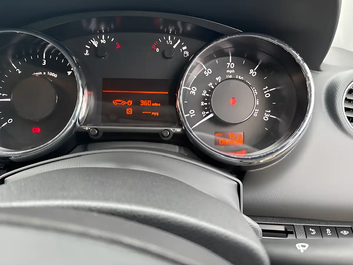 Used 2013 Peugeot 3008 Allure Grey - Interior and Exterior details 11