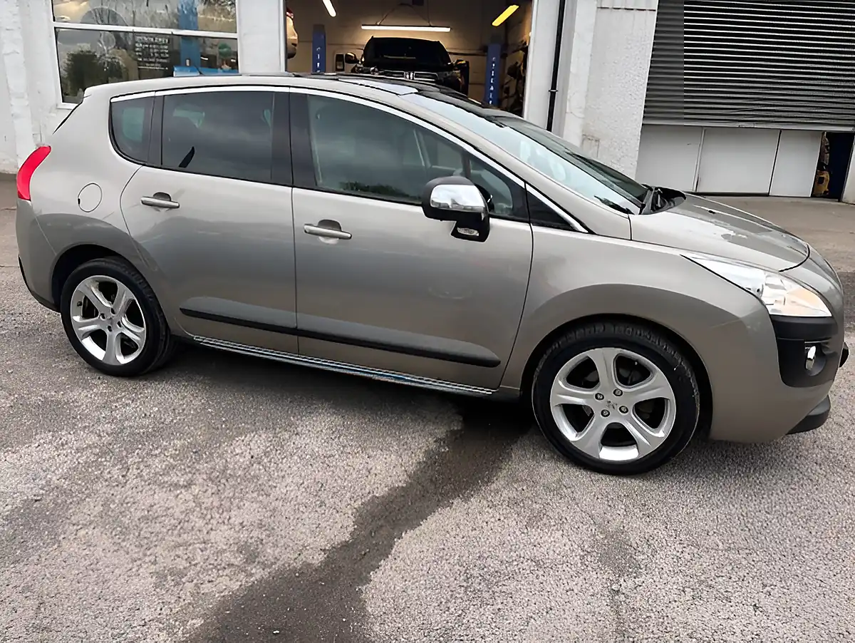 Used 2013 Peugeot 3008 Allure Grey - Interior and Exterior details 2
