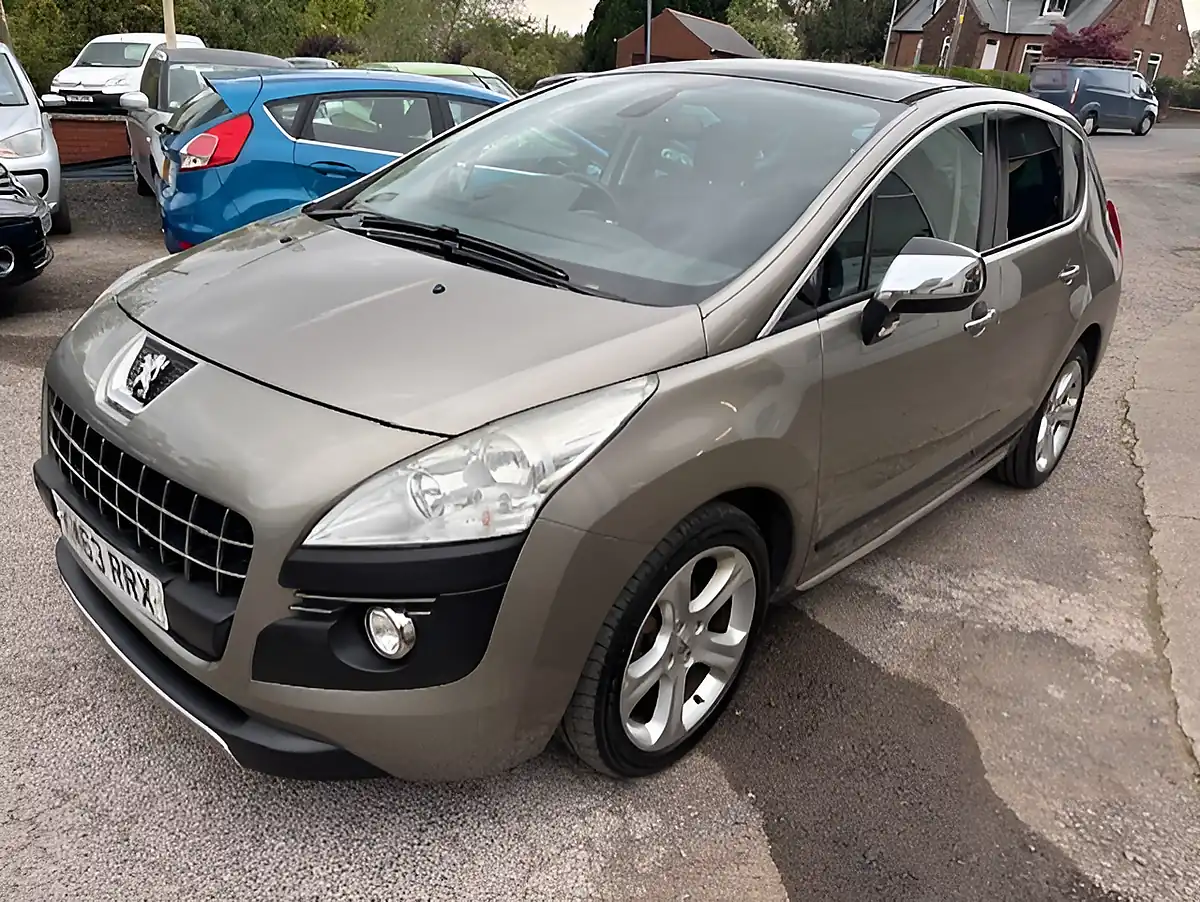 Used 2013 Peugeot 3008 Allure Grey - Interior and Exterior details 4