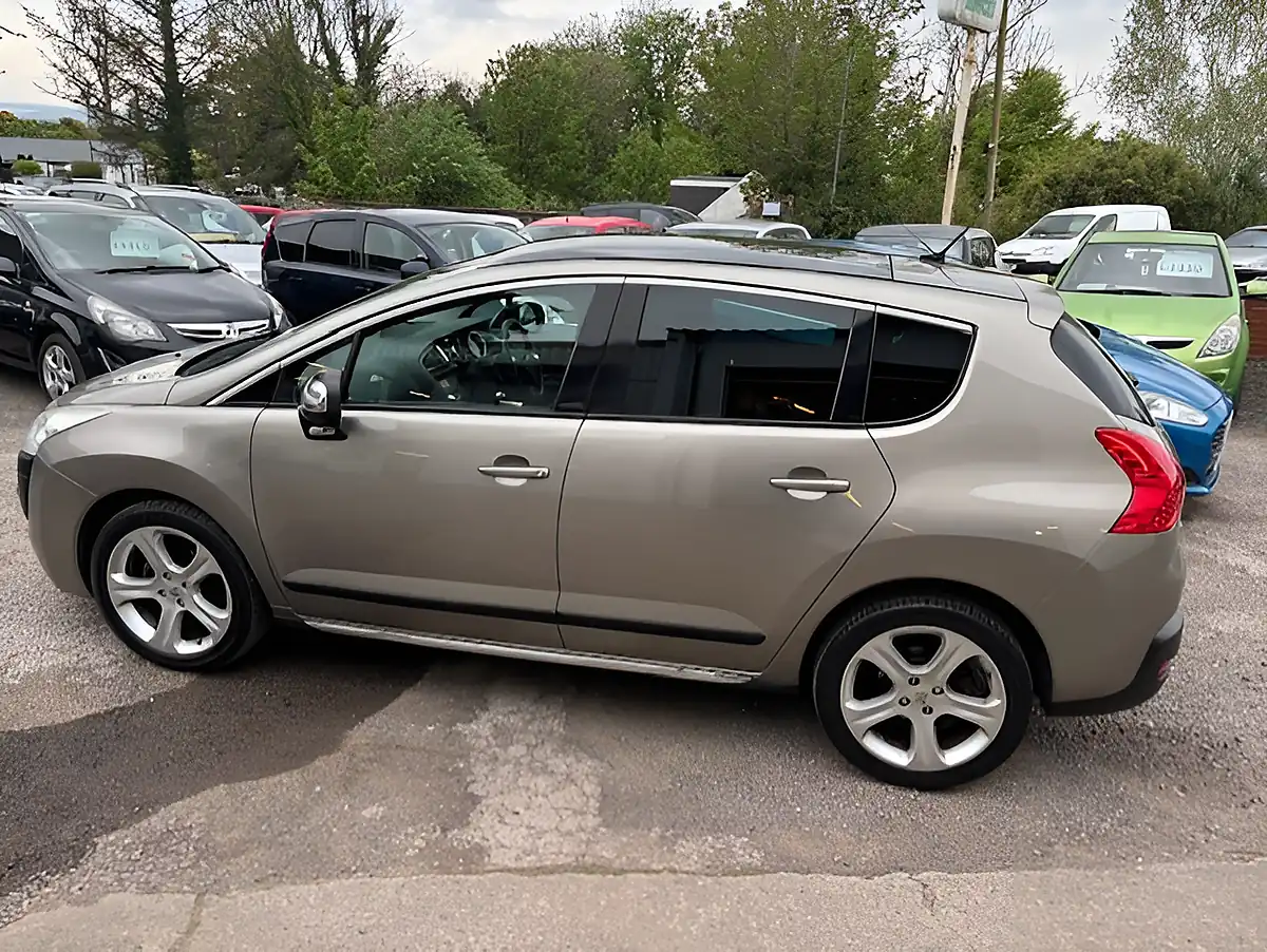 Used 2013 Peugeot 3008 Allure Grey - Interior and Exterior details 5