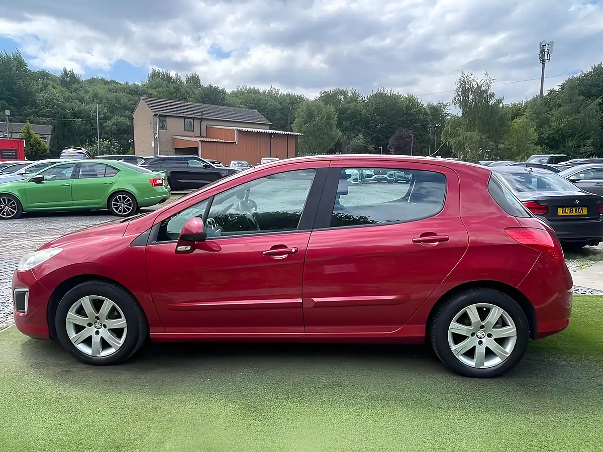 Used 2013 Peugeot 308 Active Red - Interior and Exterior details 14