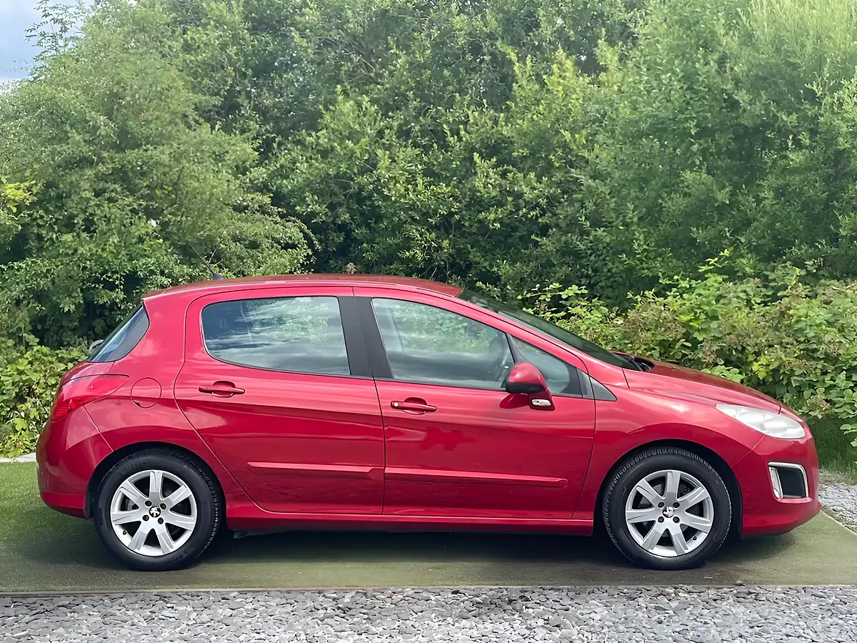 Used 2013 Peugeot 308 Active Red - Interior and Exterior details 3