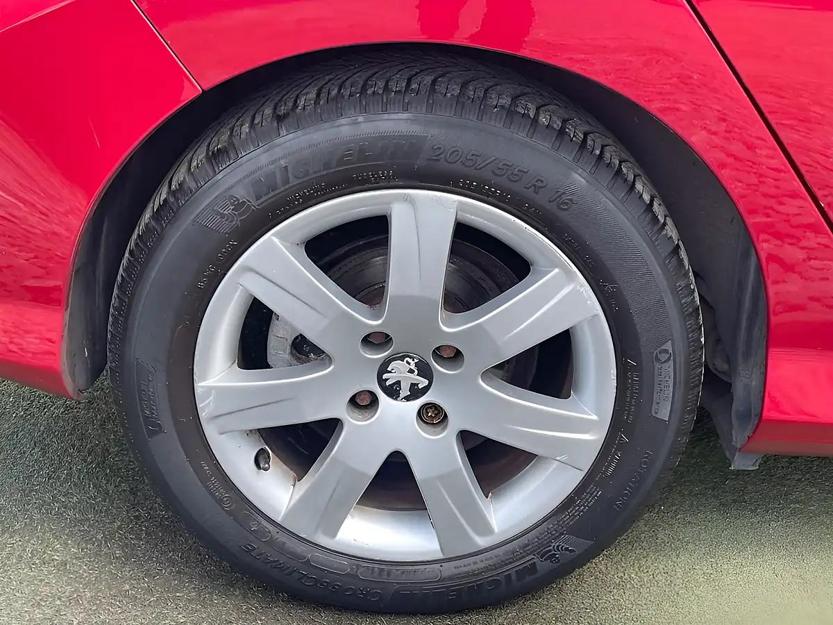 Used 2013 Peugeot 308 Active Red - Interior and Exterior details 5