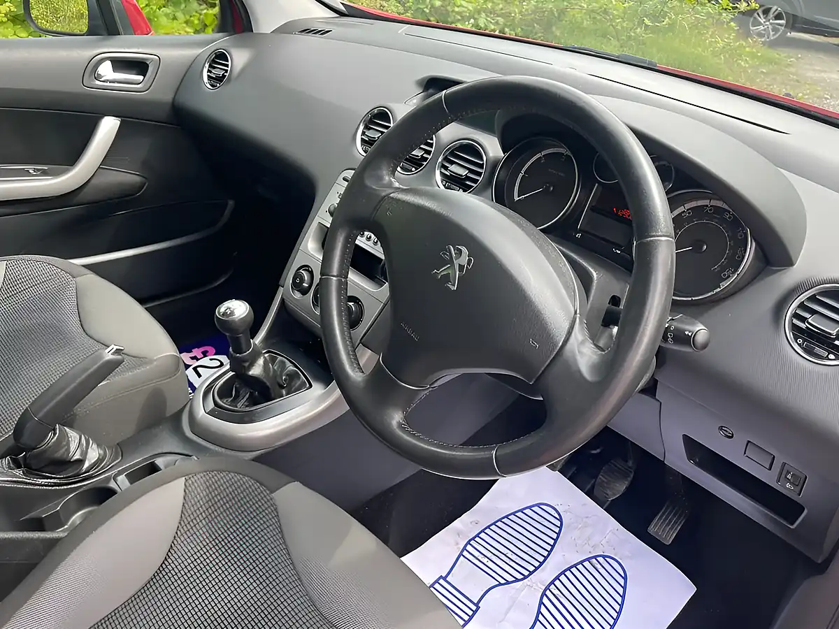 Used 2013 Peugeot 308 Active Red - Interior and Exterior details 6