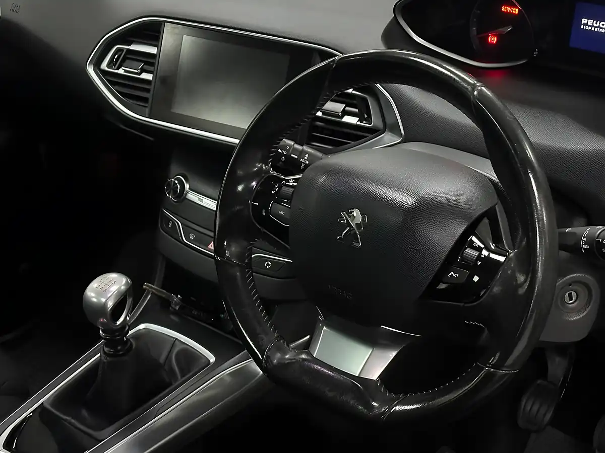 Used 2013 Peugeot 308 Allure White - Interior and Exterior details 13
