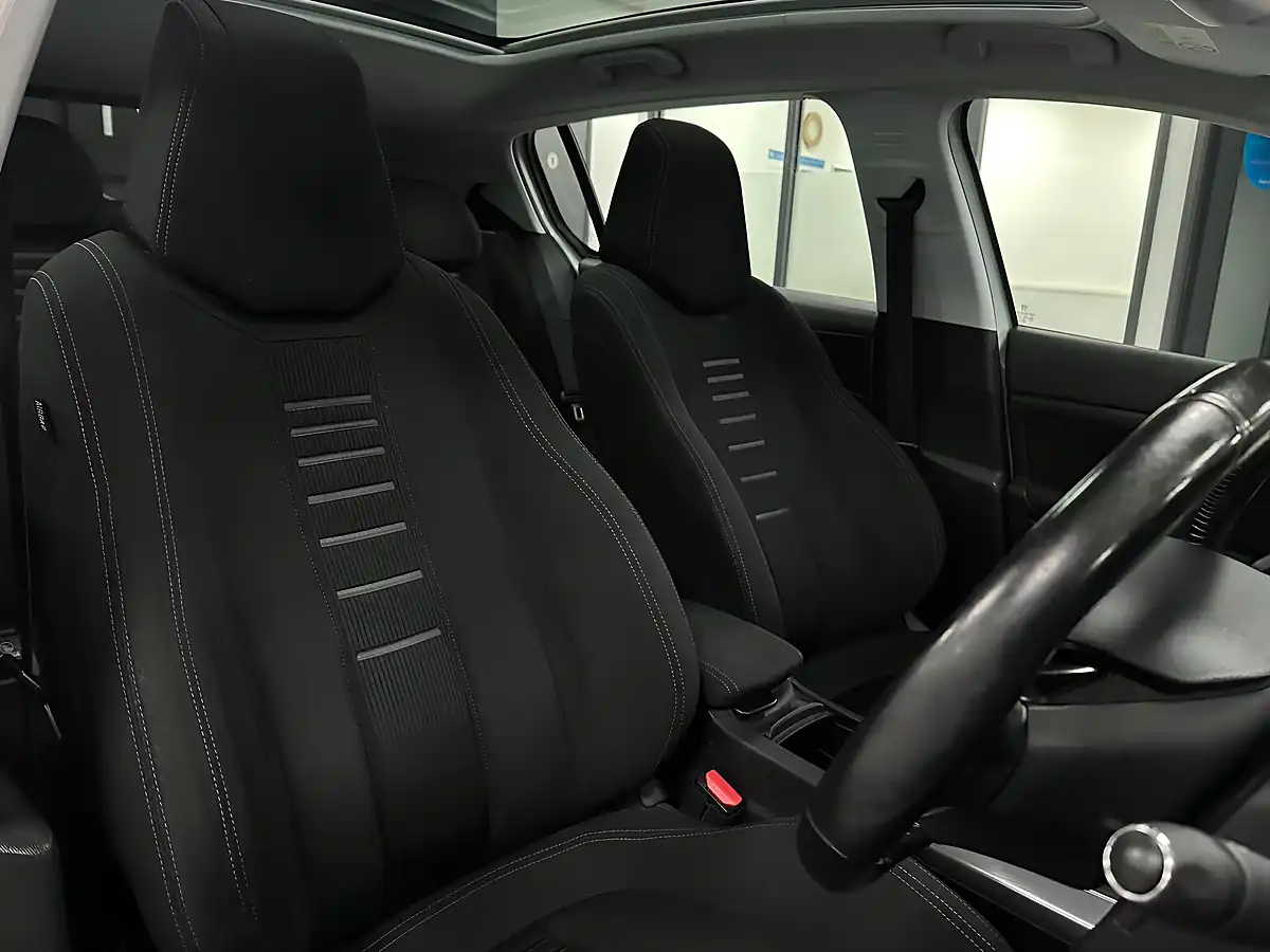 Used 2013 Peugeot 308 Allure White - Interior and Exterior details 14
