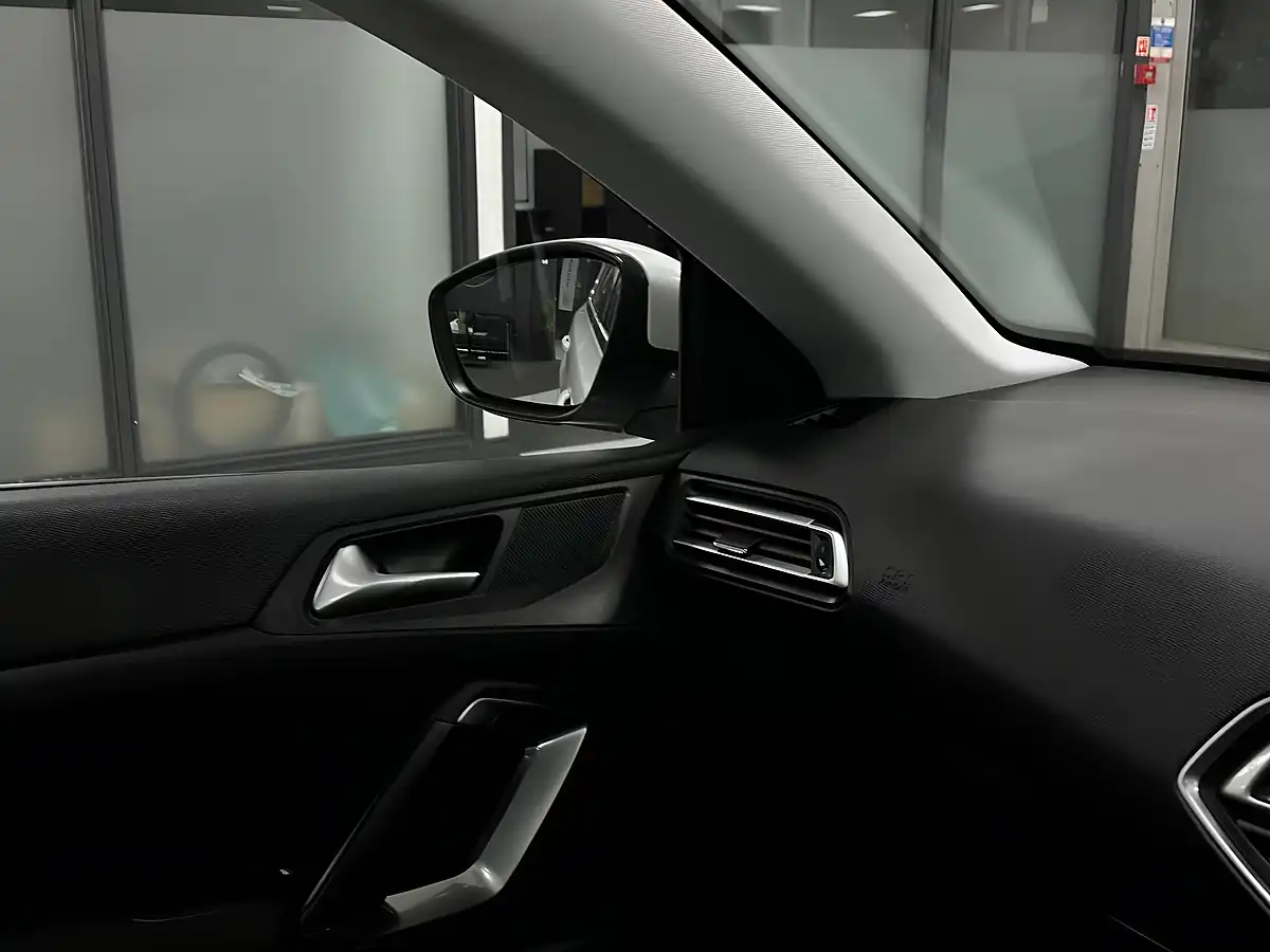 Used 2013 Peugeot 308 Allure White - Interior and Exterior details 17