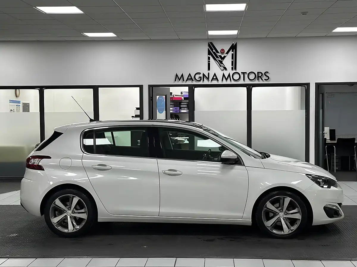 Used 2013 Peugeot 308 Allure White - Interior and Exterior details 4