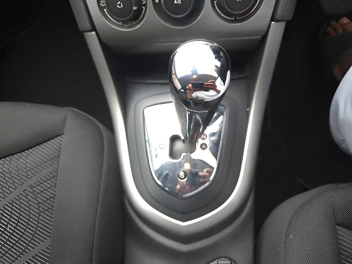Used 2013 Peugeot 308 Sr Egc Red - Interior and Exterior details 13