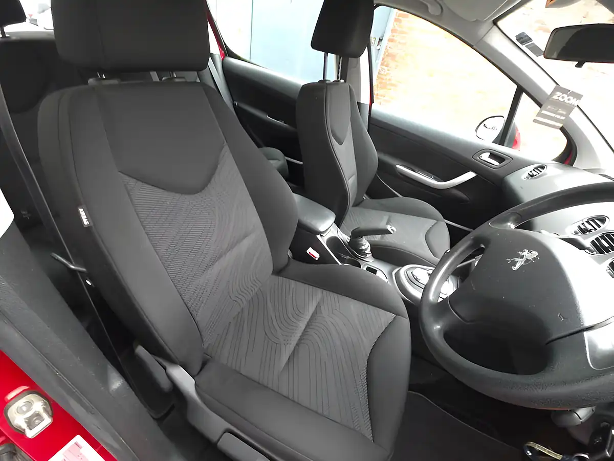 Used 2013 Peugeot 308 Sr Egc Red - Interior and Exterior details 14