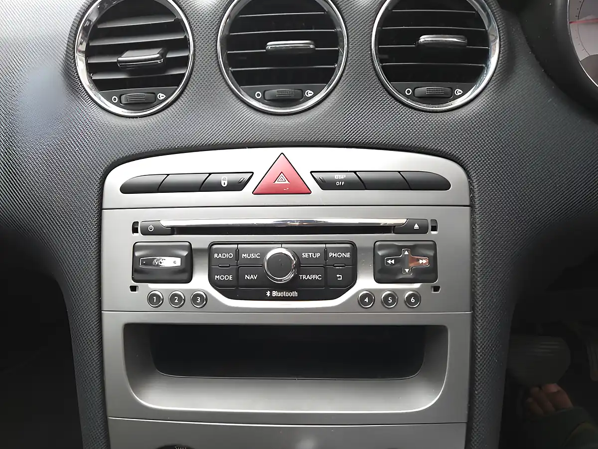 Used 2013 Peugeot 308 Sr Egc Red - Interior and Exterior details 18