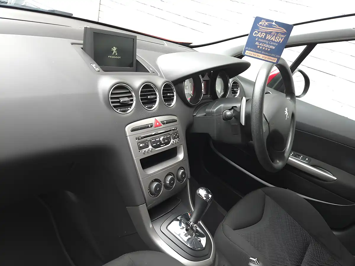 Used 2013 Peugeot 308 Sr Egc Red - Interior and Exterior details 9