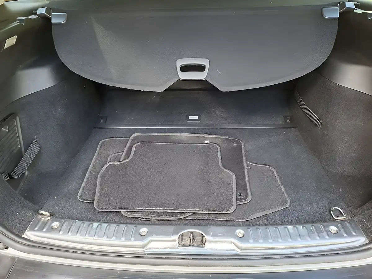 Used 2013 Peugeot 308 Sw Access Silver - Interior and Exterior details 12