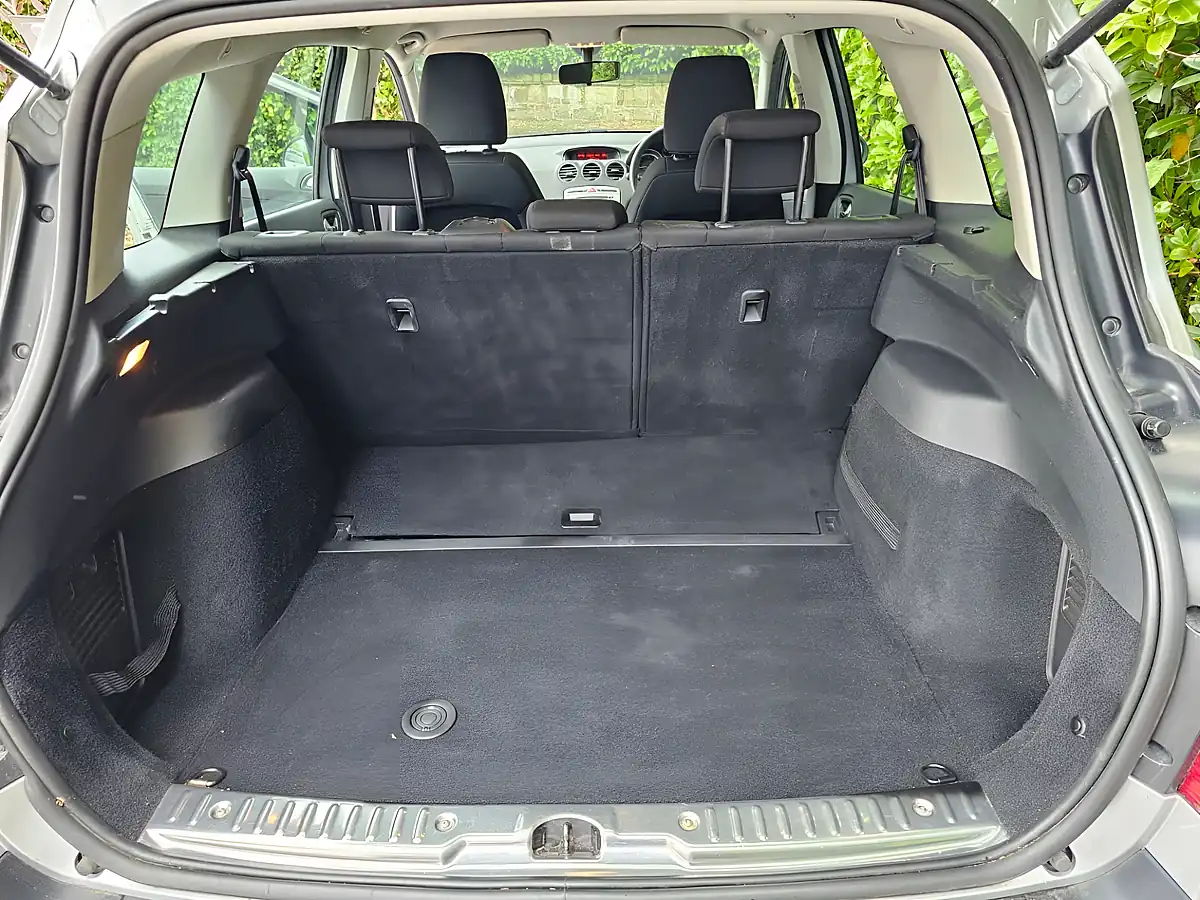 Used 2013 Peugeot 308 Sw Access Silver - Interior and Exterior details 13