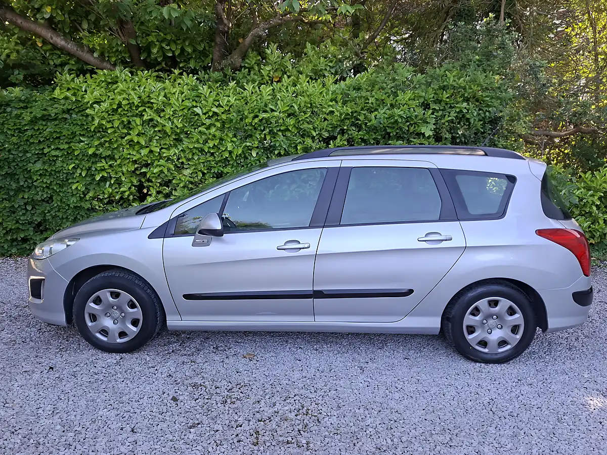 Used 2013 Peugeot 308 Sw Access Silver - Interior and Exterior details 2