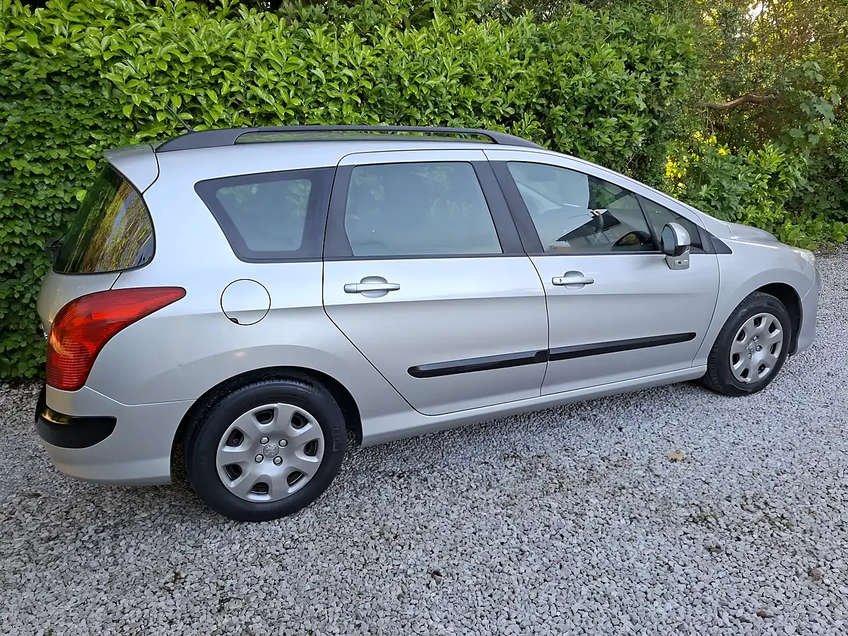 Used 2013 Peugeot 308 Sw Access Silver - Interior and Exterior details 4