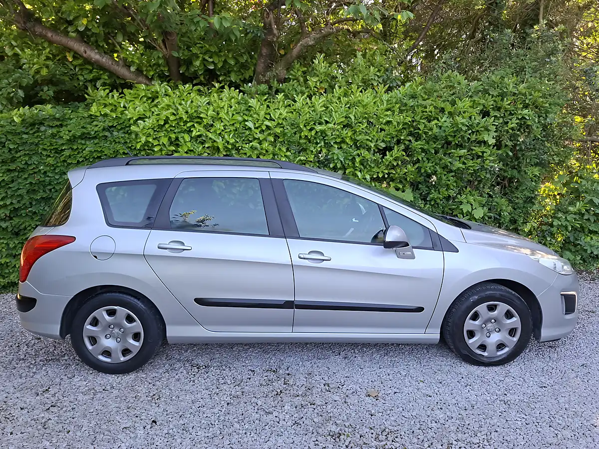Used 2013 Peugeot 308 Sw Access Silver - Interior and Exterior details 5