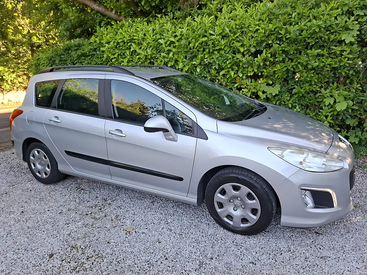 Used 2013 Peugeot 308 Sw Access Silver - Interior and Exterior details 6