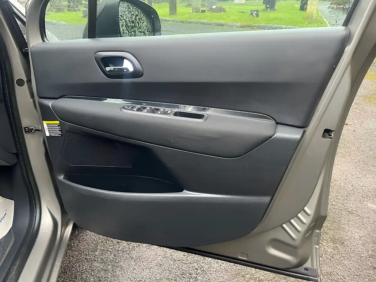 Used 2013 Peugeot 5008 Active Grey - Interior and Exterior details 12