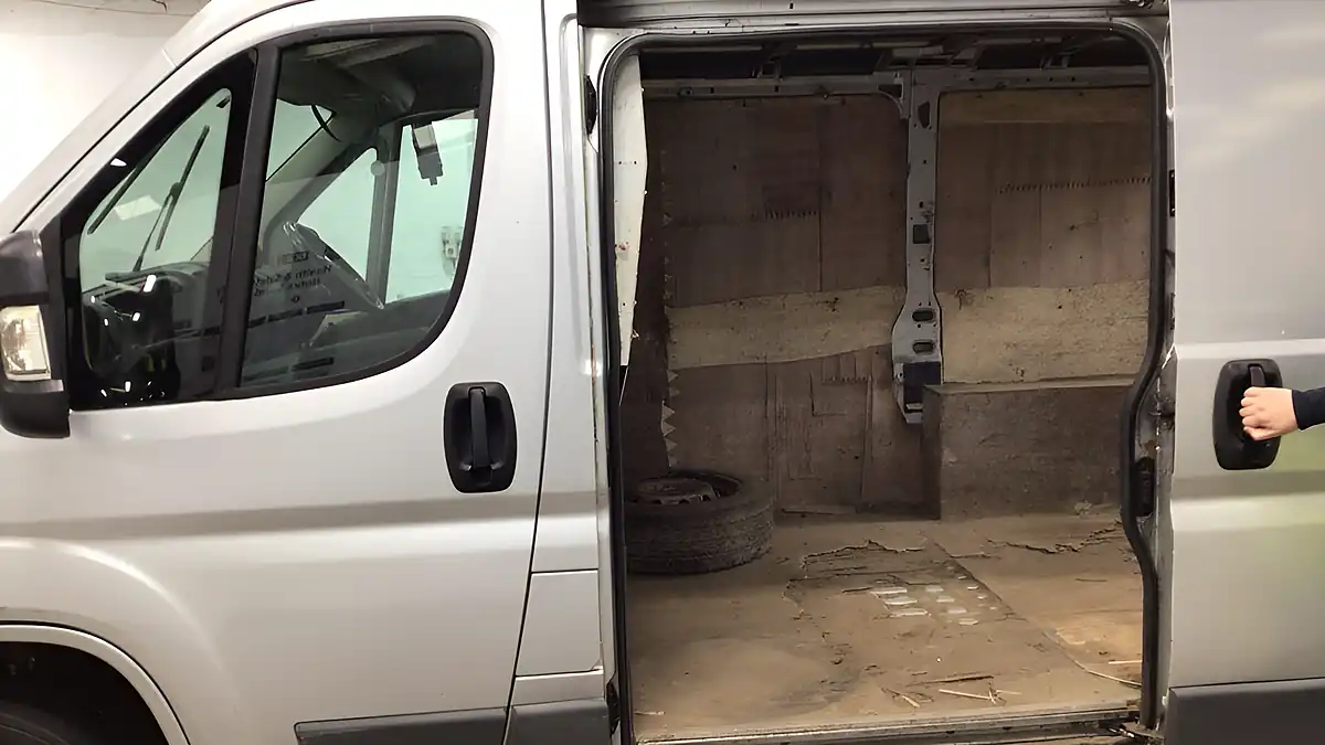 Used 2013 Peugeot Boxer 330 L1 H1 4dr Silver - Interior and Exterior details 10