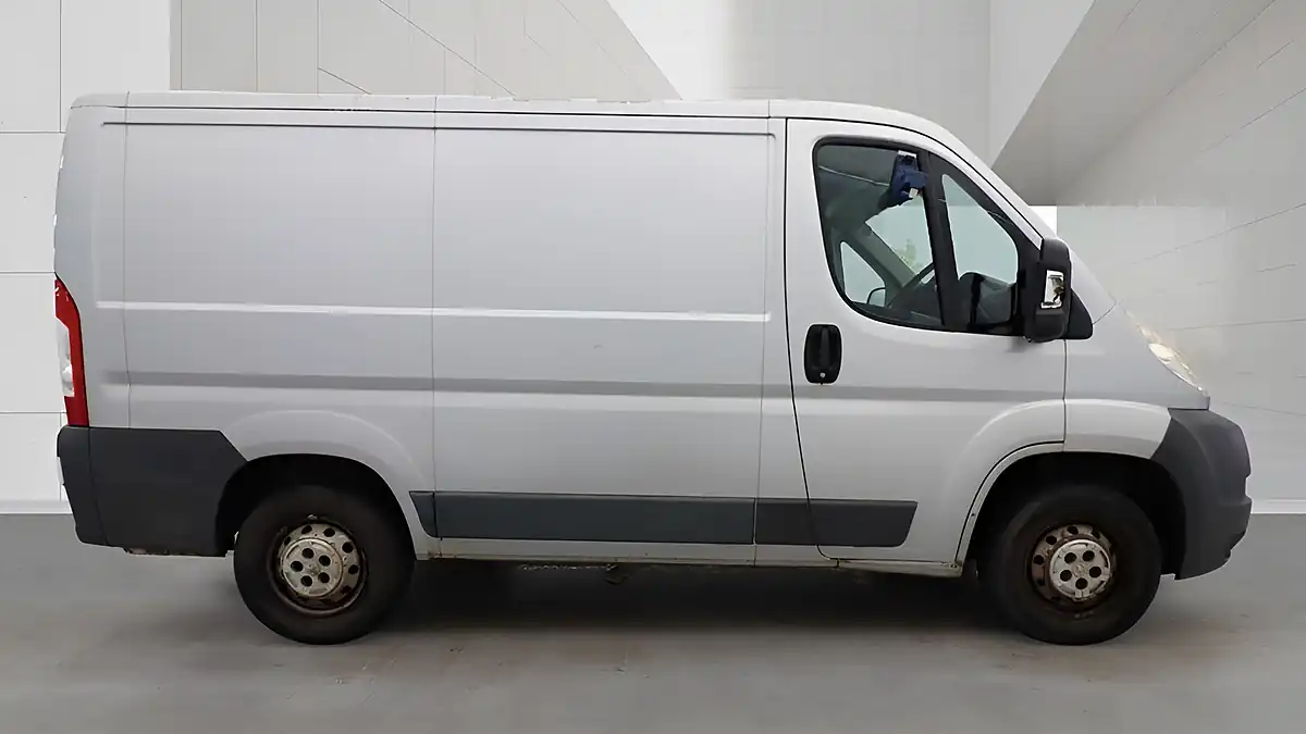 Used 2013 Peugeot Boxer 330 L1 H1 4dr Silver - Interior and Exterior details 5