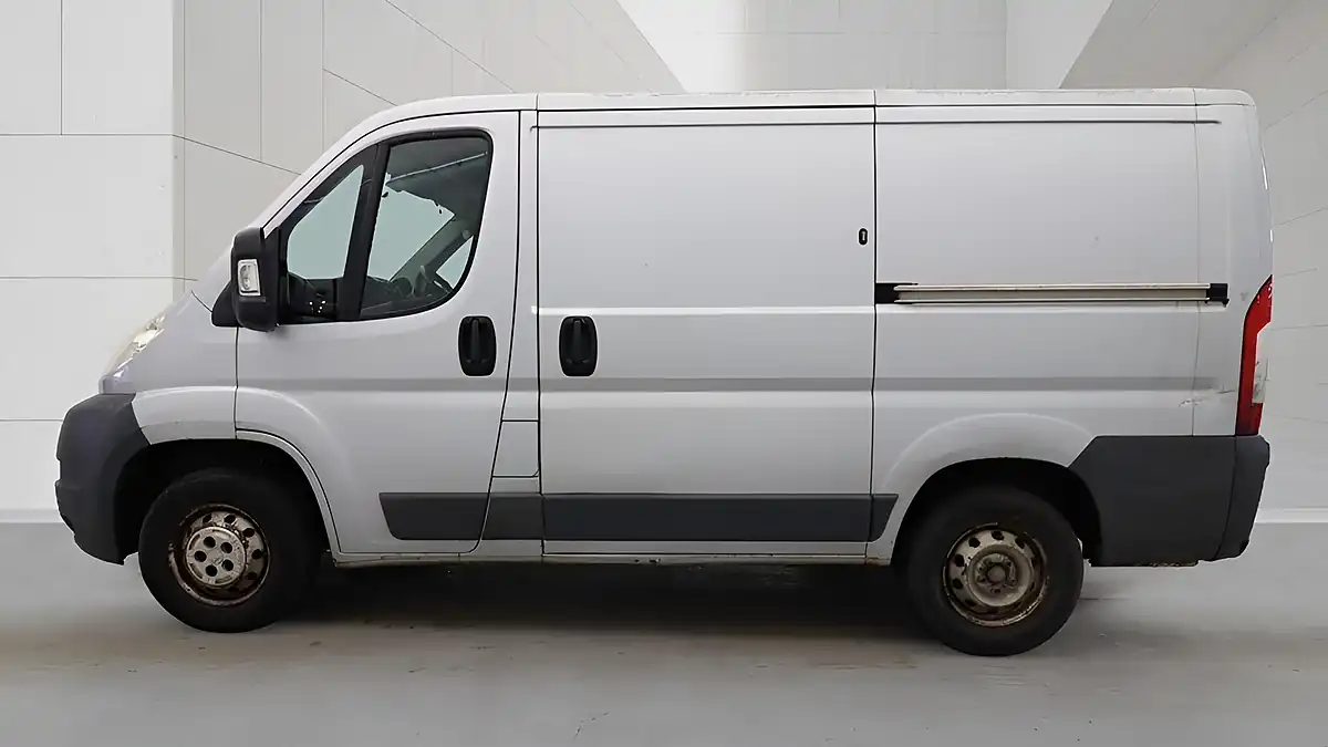 Used 2013 Peugeot Boxer 330 L1 H1 4dr Silver - Interior and Exterior details 6