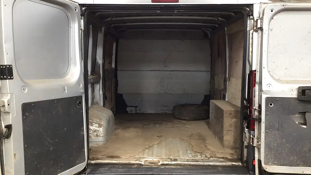Used 2013 Peugeot Boxer 330 L1 H1 4dr Silver - Interior and Exterior details 9