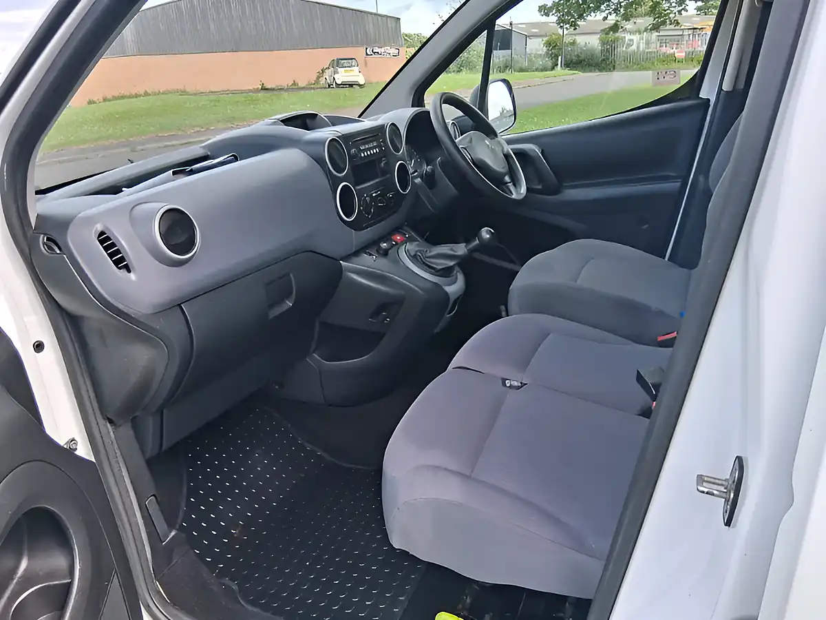 Used 2013 Peugeot Partner 850 Professional White - Interior and Exterior details 13