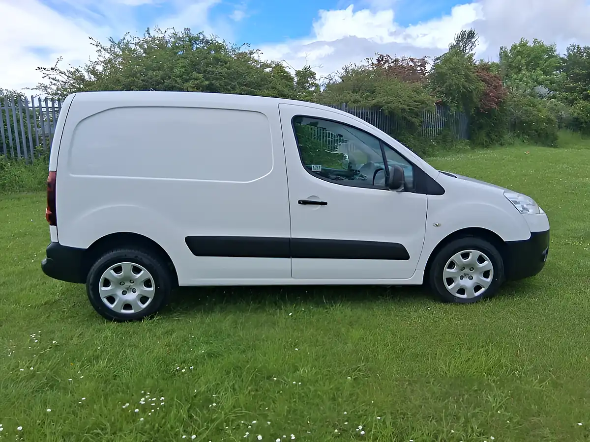 Used 2013 Peugeot Partner 850 Professional White - Interior and Exterior details 7
