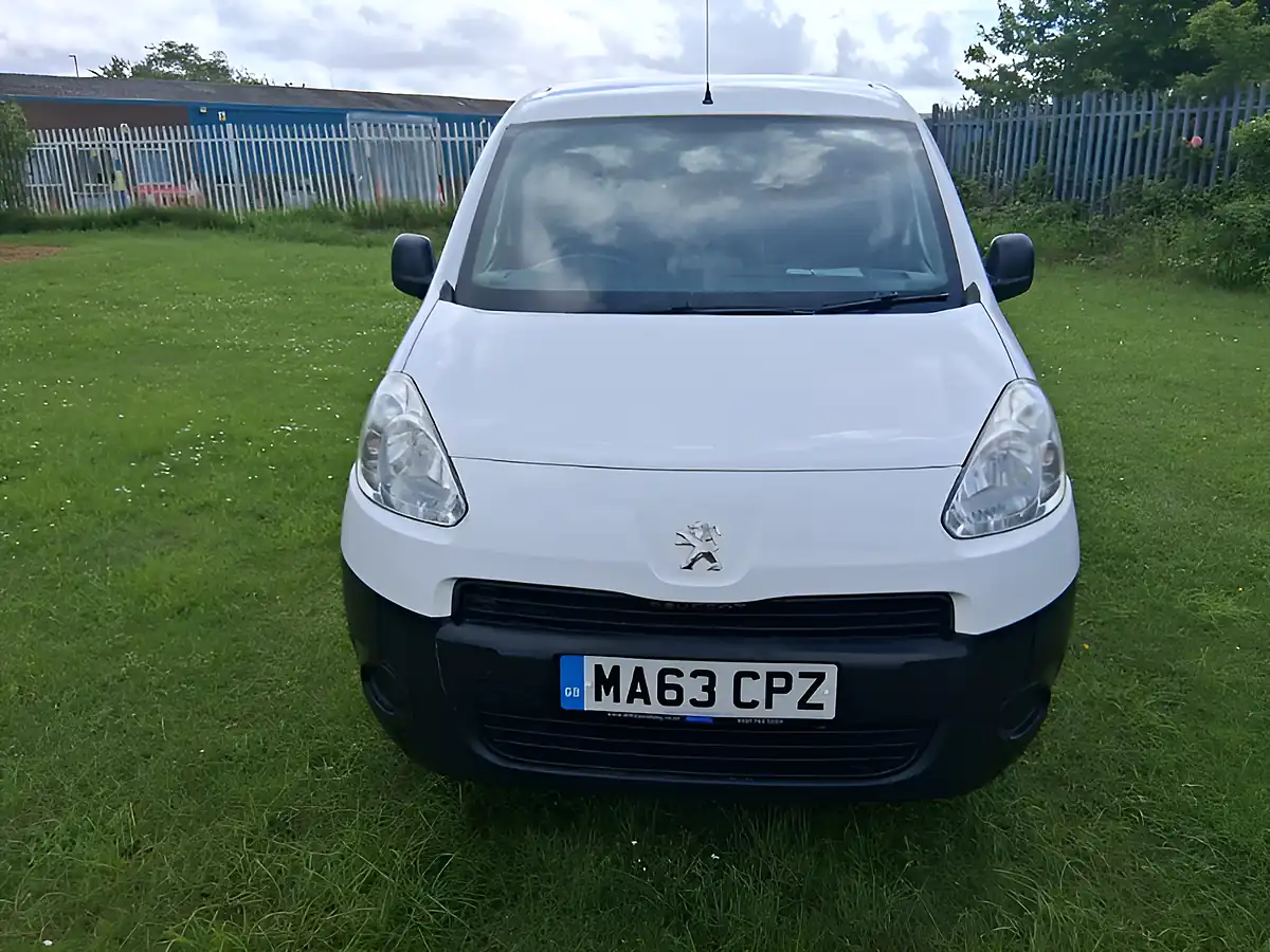 Used 2013 Peugeot Partner 850 Professional White - Interior and Exterior details 8