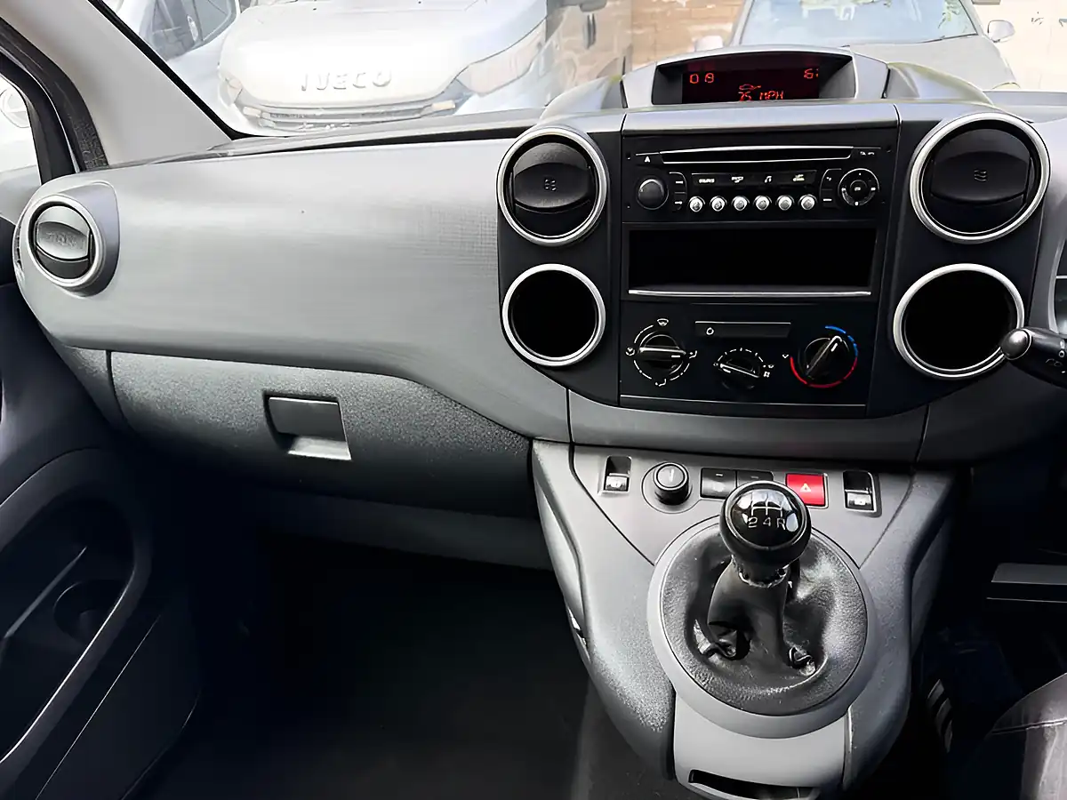 Used 2013 Peugeot Partner 850 S White - Interior and Exterior details 14
