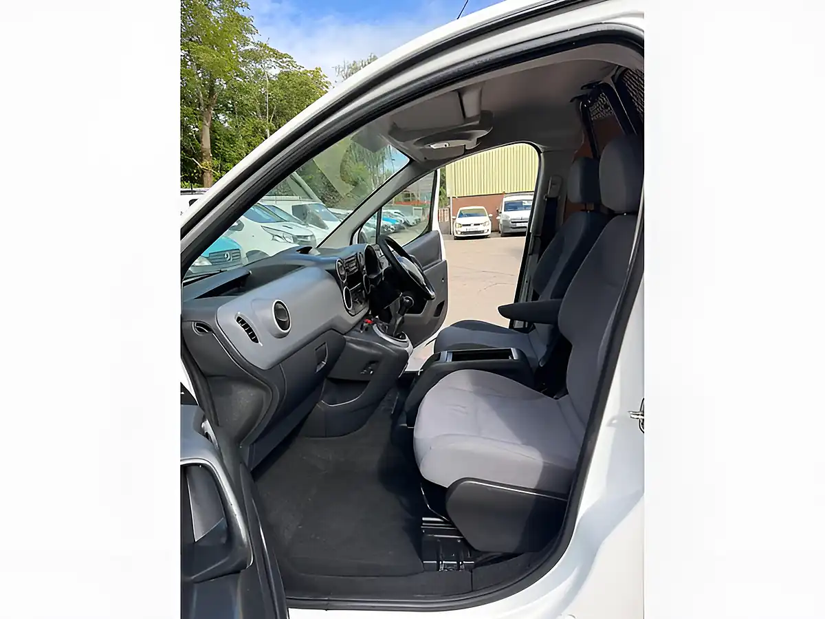 Used 2013 Peugeot Partner 850 S White - Interior and Exterior details 15