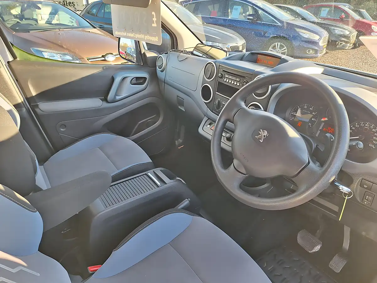 Used 2013 Peugeot Partner Tepee Tepee S Egc (s/S) Silver - Interior and Exterior details 14