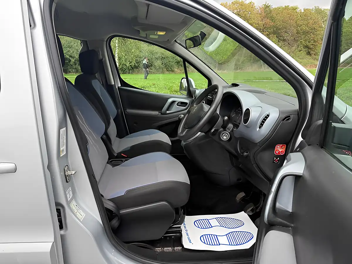 Used 2013 Peugeot Partner Tepee Tepee S - Interior and Exterior details 14